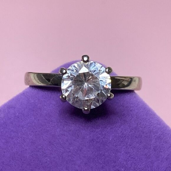 💛 Avon Silver Tone Tiffany Set CZ Solitaire Engagement Ring - Picture 1 of 6